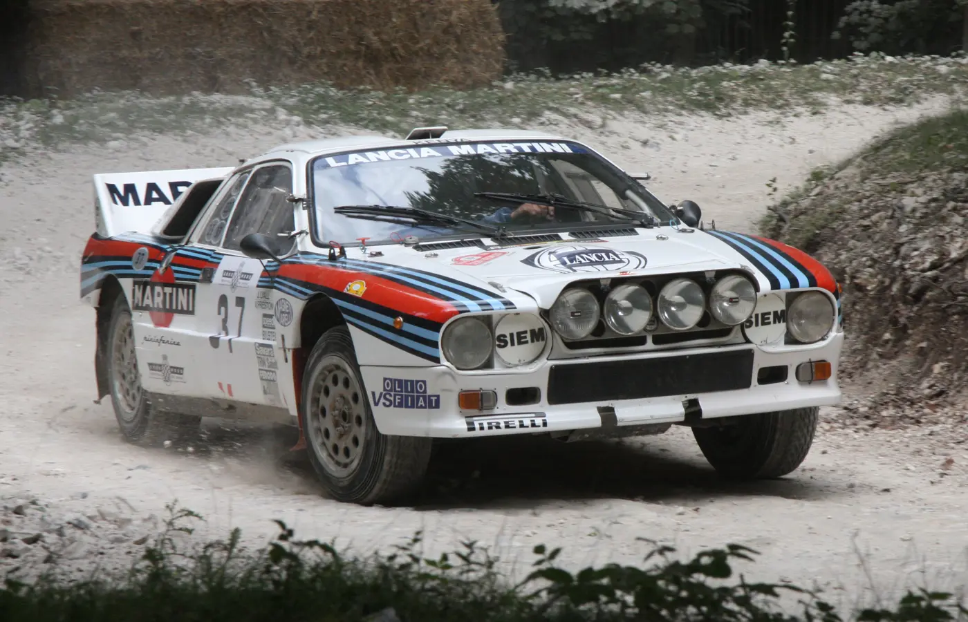 Lancia Rally 037 de Grupo B en un tramo de tierra