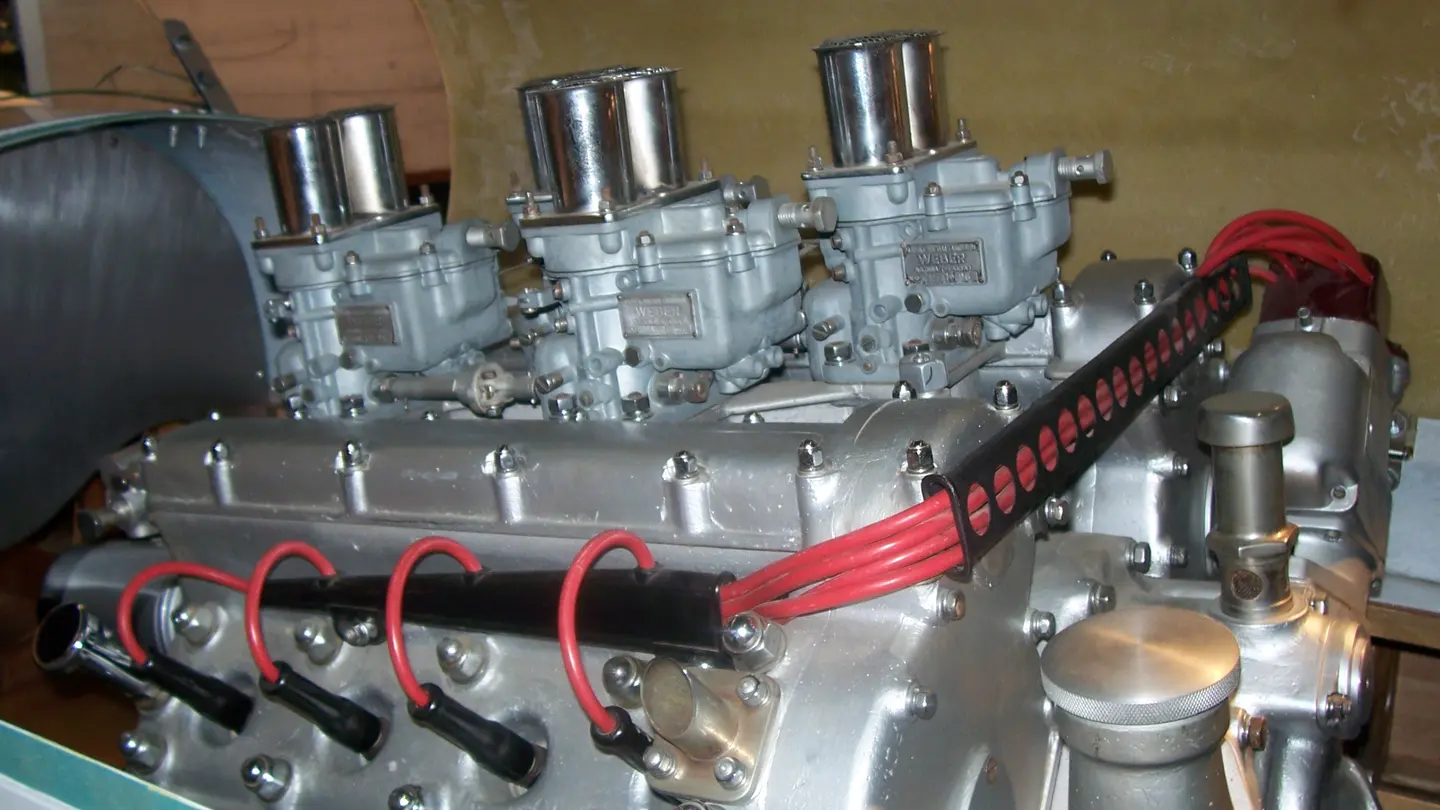 Motor V8 de 2,8 litros con cuatro carburadores dobles del Pegaso Z-102