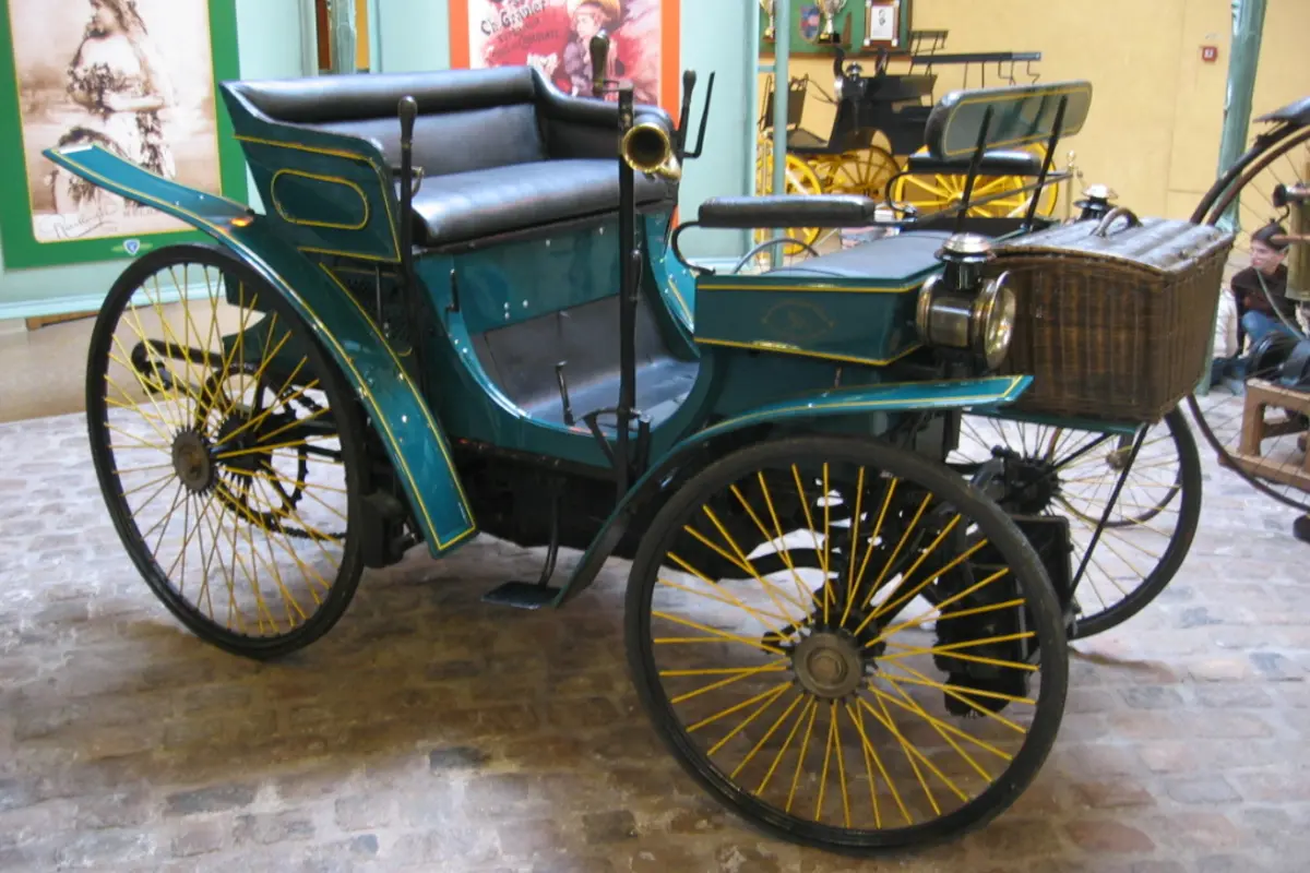 Peugeot Type 3 de 1891 conservado en el museo de Sochaux