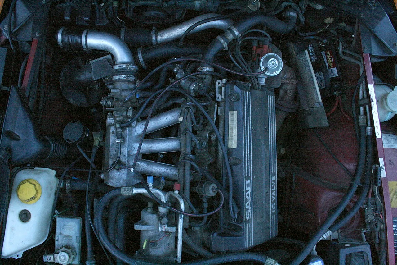 Motor de 16 válvulas de un Saab 900 Turbo Cabriolet de 1989