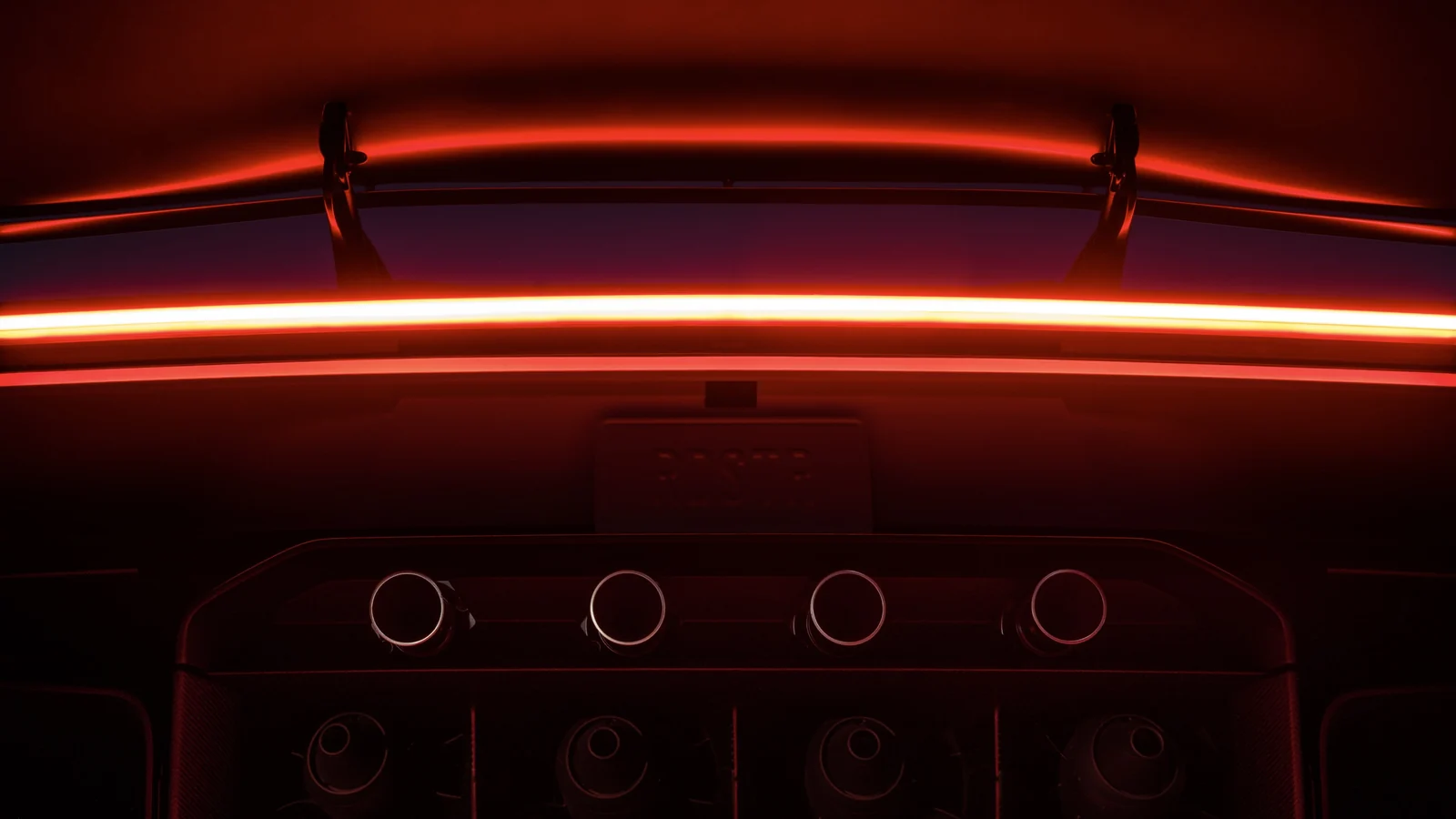 Parte trasera del Tesla Roadster 2026 con las toberas del sistema de propulsión de gas frío