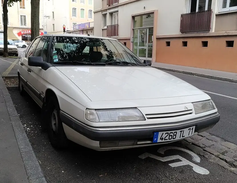 Citroën XM V6 blanco visto de tres cuartos